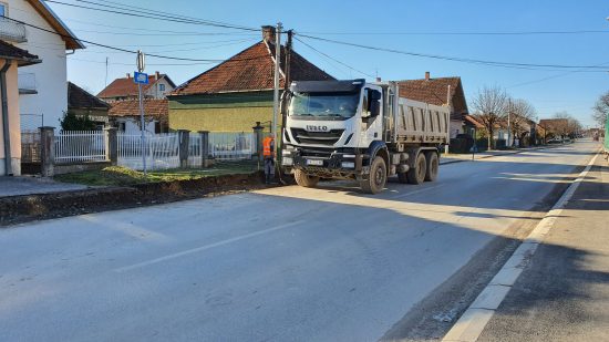 Opstina-Mionica-Рехабилитација-тротоара-у-Мионици-1
