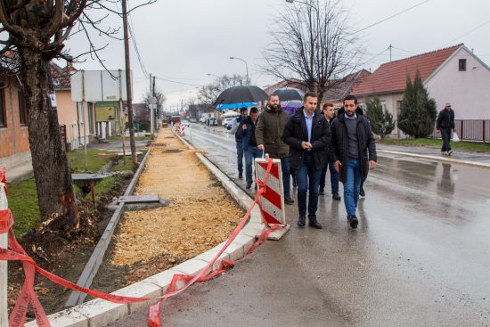 -и-Јанковић-обилазе-радове-на-тротоарима-у-Мионици -и-Јанковић-обилазе-радове-на-тротоарима-у-Мионици