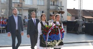 -општине-Мионица-полаже-венце-1024x681-1