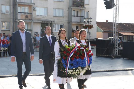 -општине-Мионица-полаже-венце-1024x681-1 -општине-Мионица-полаже-венце-1024x681-1