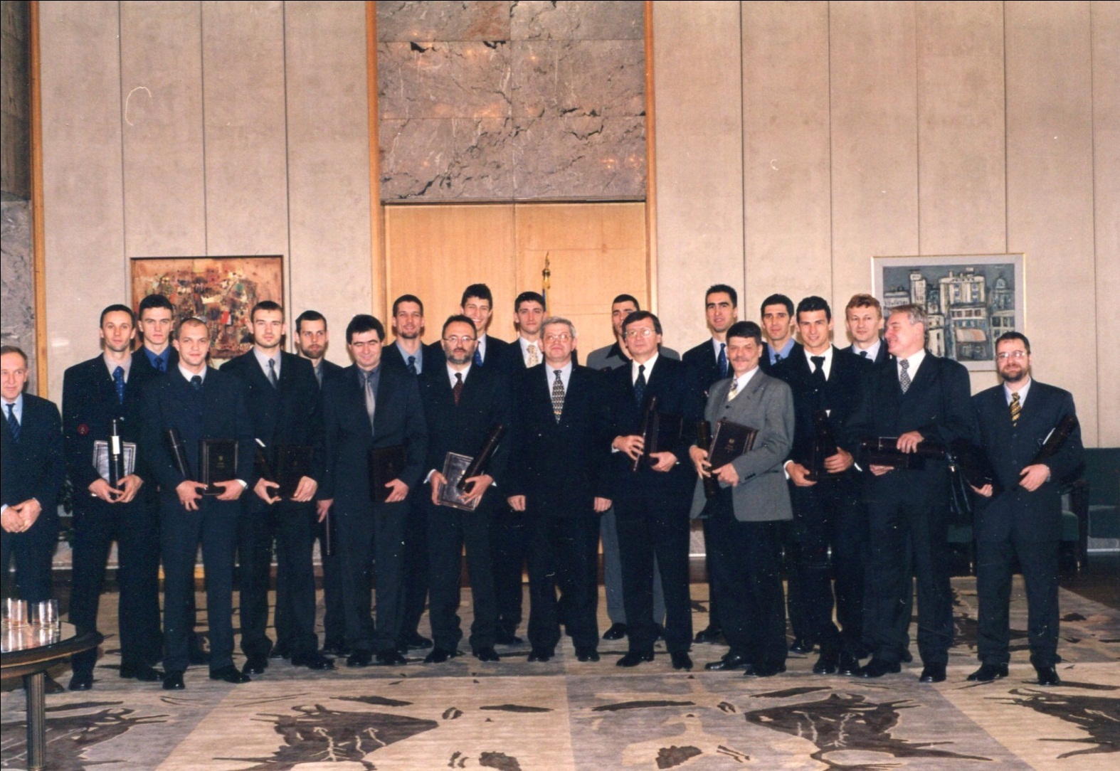 Ministarska-sa-odbojkaskom-reprezentacijom-2000-Vojislav-Andric Ministarska-sa-odbojkaskom-reprezentacijom-2000-Vojislav-Andric
