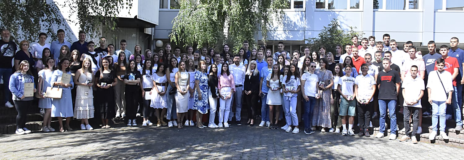 Đaci generacije 2021-2022 Đaci generacije 2021-2022