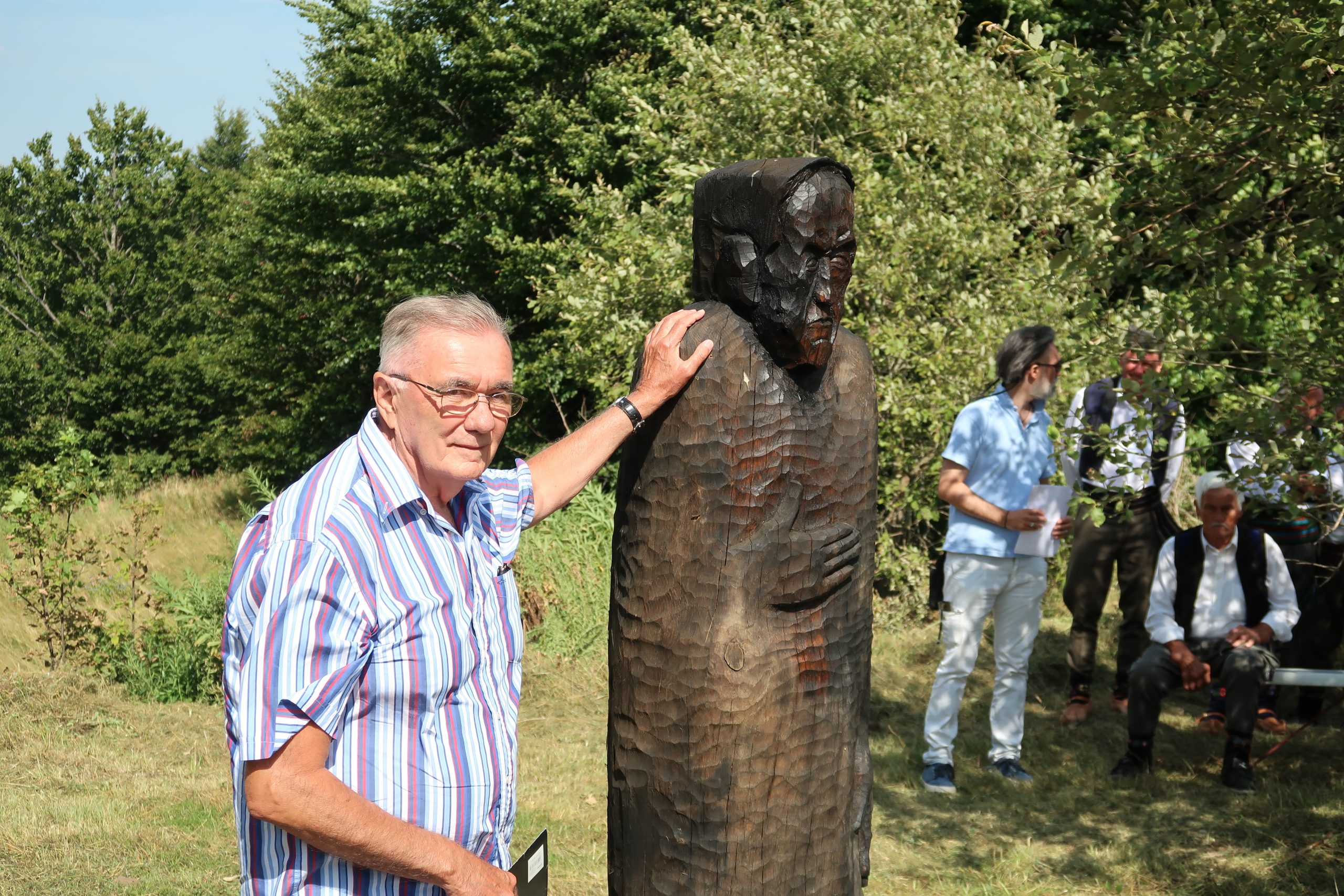 Dušan Kovačević otkriva skulpturu Petru Pajiću Dušan Kovačević otkriva skulpturu Petru Pajiću