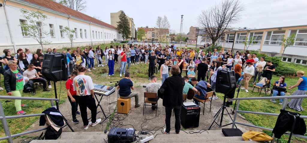 Medicinska škola Valjevo - Sreća, sreća, radost (5) Medicinska škola Valjevo - Sreća, sreća, radost (5)