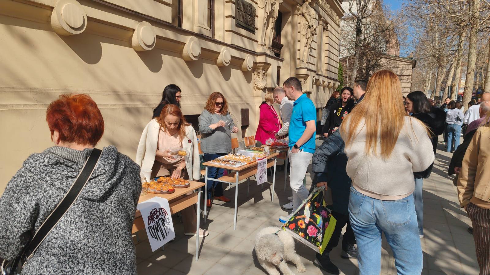 Gimnazijalci protesti kolači Valjevo. Gimnazijalci protesti kolači Valjevo.