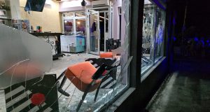 Razlupan kafe Skver (1)