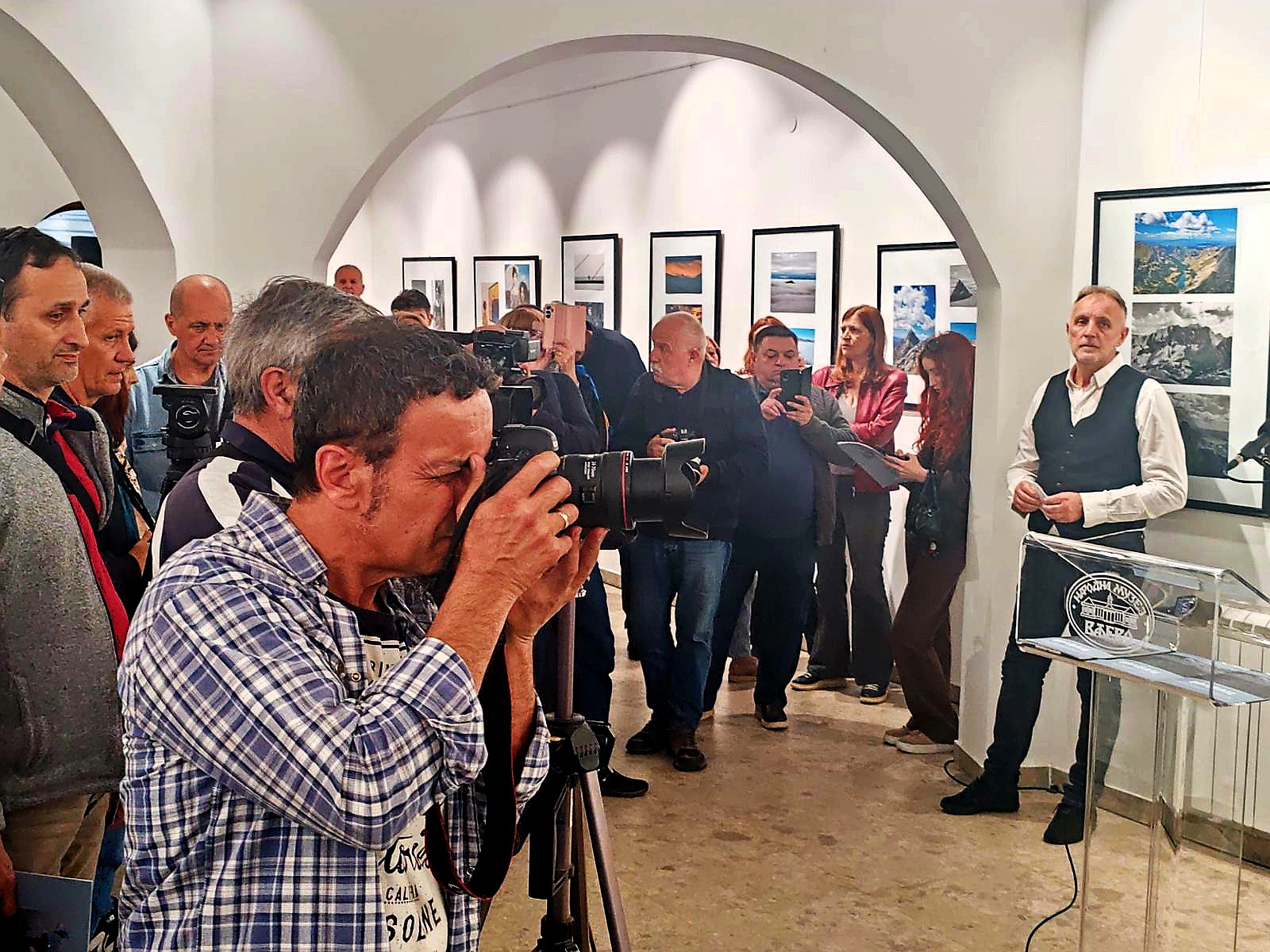 IZLOŽBA NA KRILIMA JEDNOG VRAPCA (3)