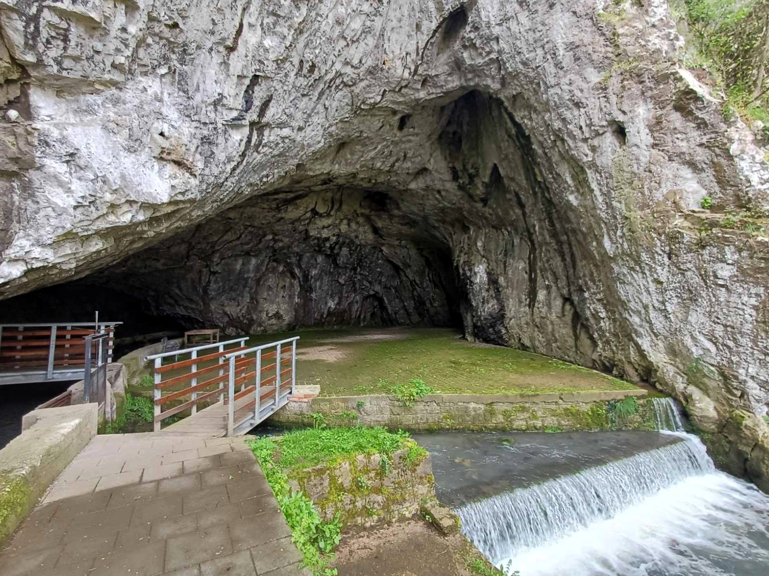 Petnička pećina (2) Petnička pećina (2)